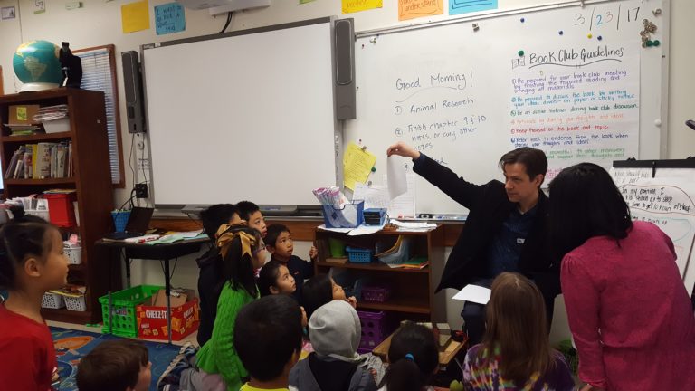 Uffe Bergeton talking to 2nd graders about Chinese culture