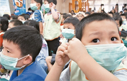 Taiwan distributes face masks to school children